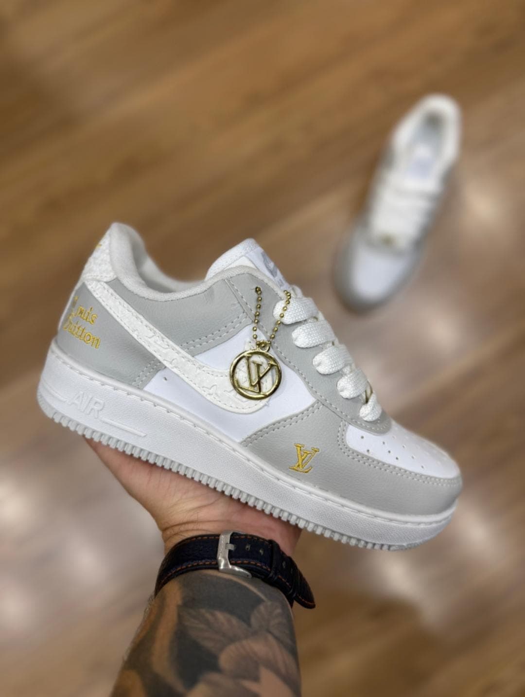 Nike Air Force LV 01