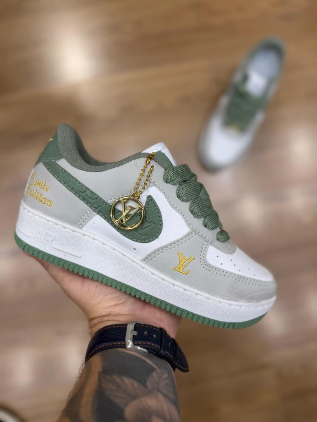 Nike Air Force LV 01