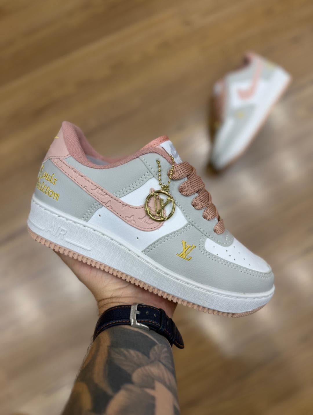 Nike Air Force LV 01