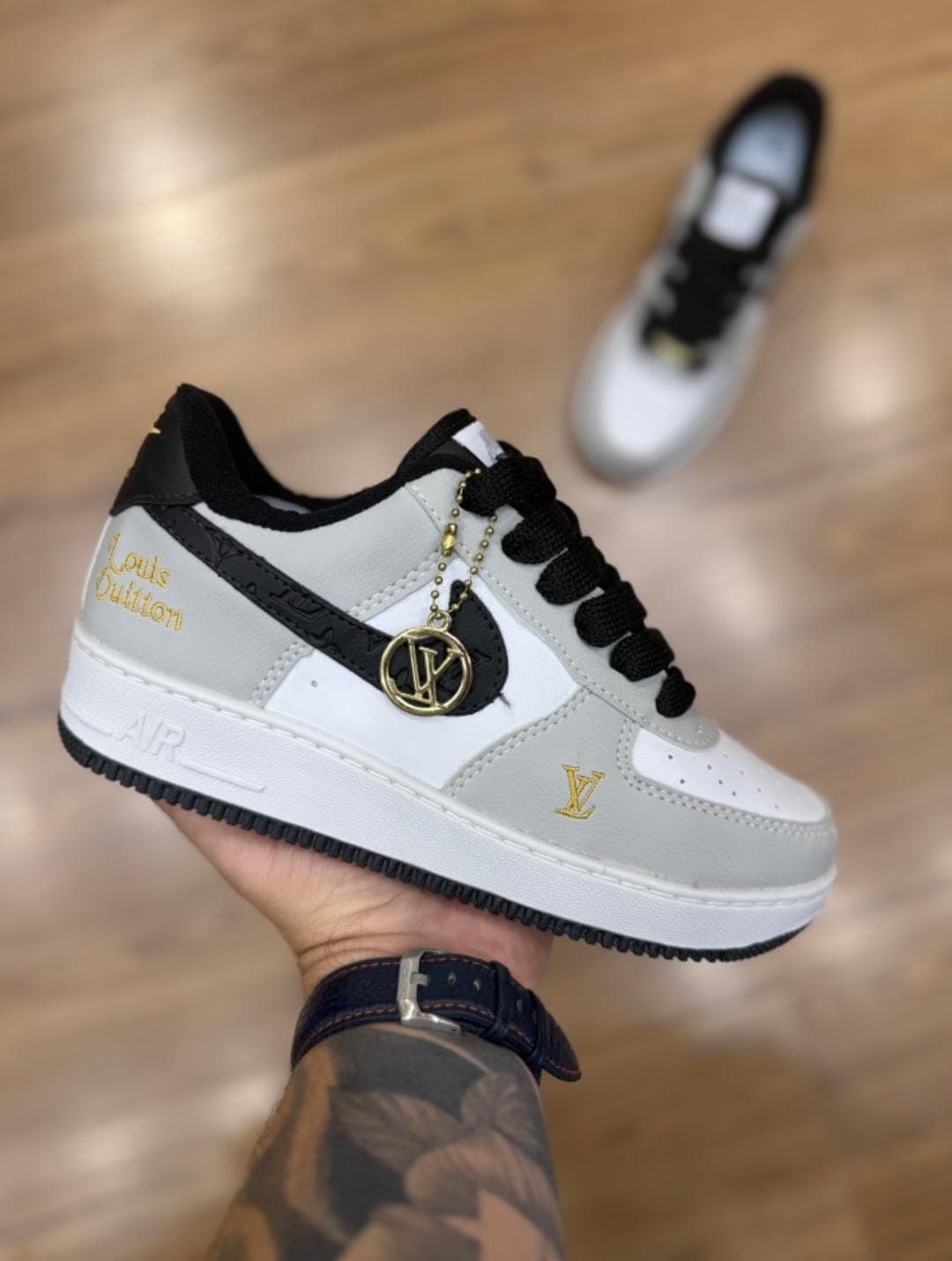 Nike Air Force LV 01